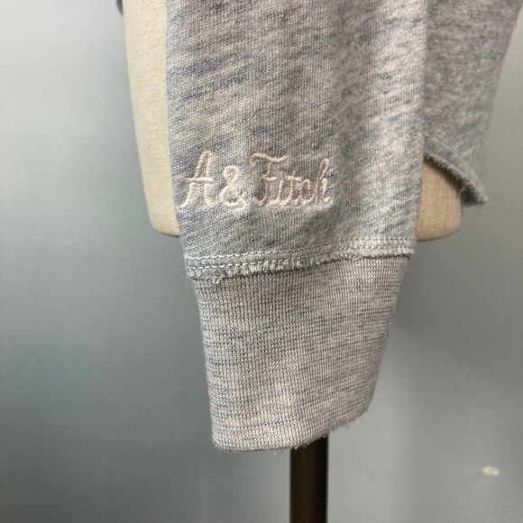 ABERCROMBIE & Fitch Heather Blue French Terry Sequin Front Top Size M Raw Hem - Picture 8 of 13